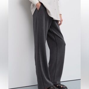 Lululemon | softstreme high rise cropped pant (size: 6)